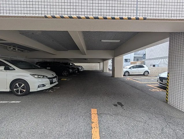 ハイムあじさいの駐車場