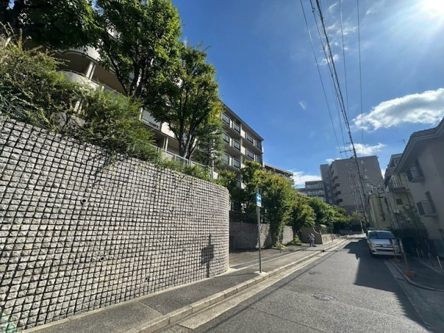 芦屋市楠町の賃貸マンションのエントランス