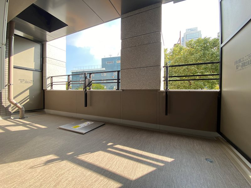 神戸市中央区海岸通１丁目の賃貸マンションのバルコニー