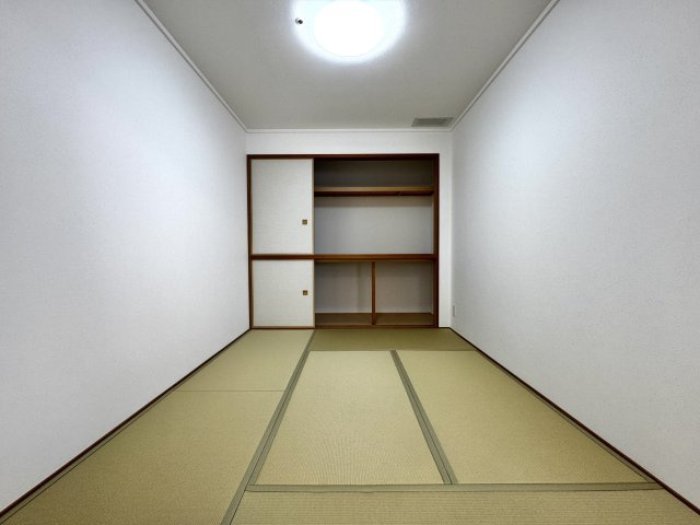 ロイヤルガーデン三条の和室