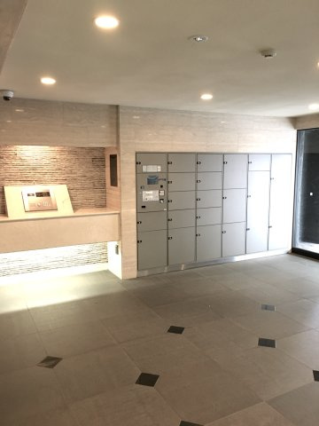 フェニックス新横濱クアトロのエントランス