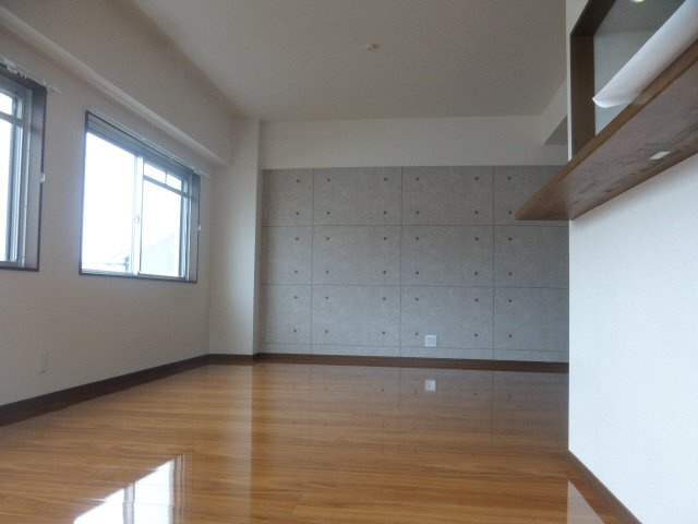姫路市梅ケ枝町の賃貸マンションの居間・リビング