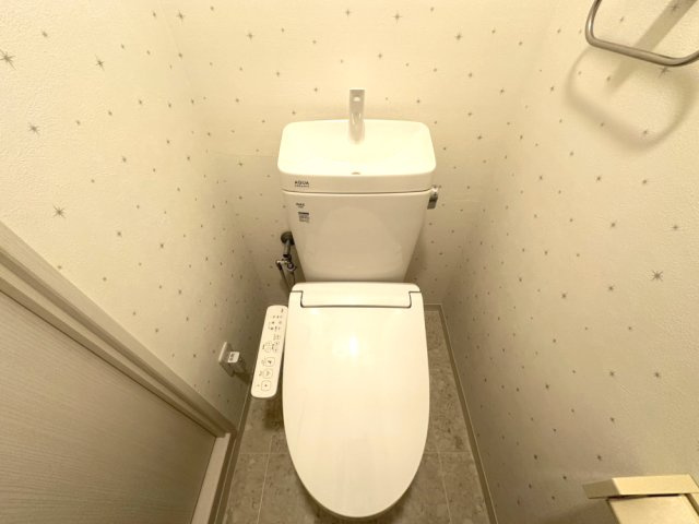杉谷パークマンションのトイレ|温水洗浄便座付きの新しいトイレです。