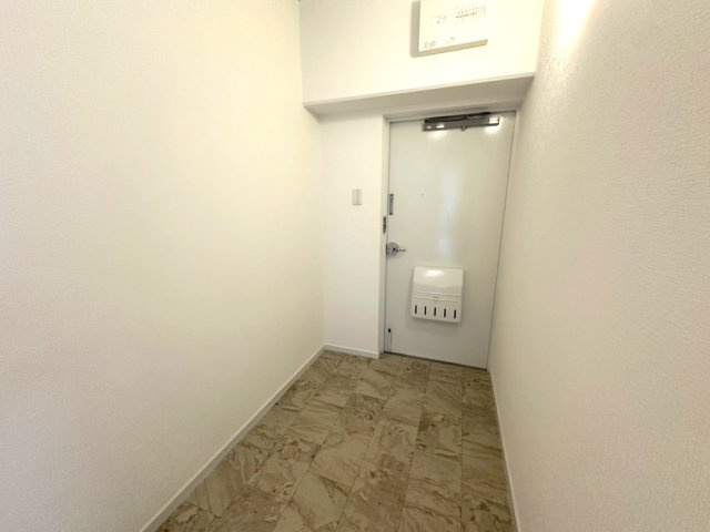 杉谷パークマンションの玄関|靴箱等を設置しても広々使っていただける玄関です。
