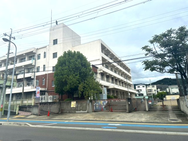 杉谷パークマンションの周辺|箕面市立中小学校の学校区です。