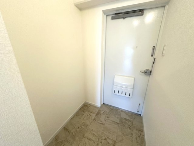 杉谷パークマンションの玄関|靴箱等を設置しても広々使っていただける玄関です。