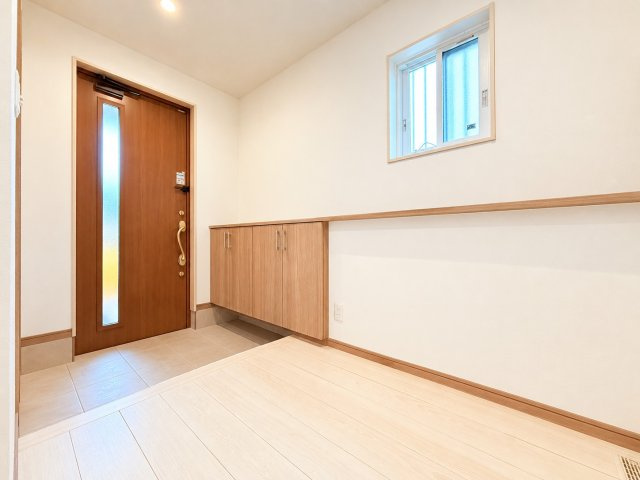 鹿嶋市高天原中古戸建の玄関