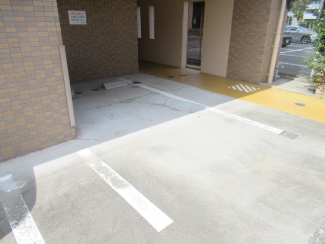 サクラメント駅南大路の駐車場