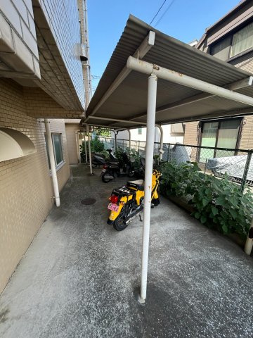 ブライトヒルズ調布の駐車場