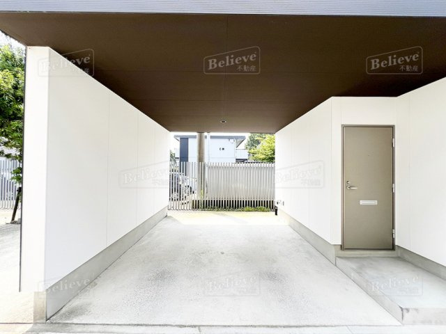 GARAGE HOUSE La Diceの駐車場|広いガレージ☆