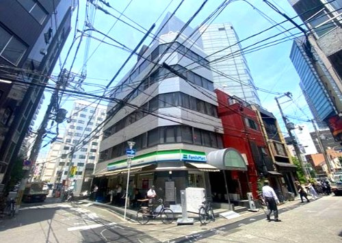 AUSビル