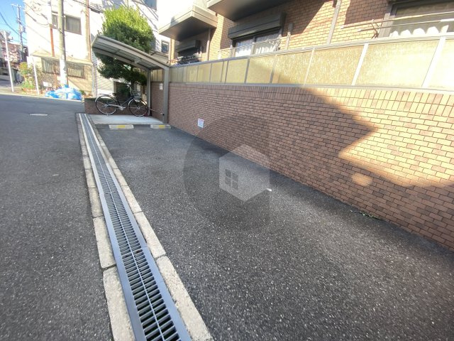 カルムメゾンの駐車場
