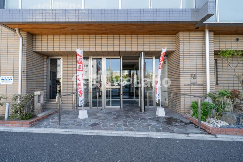 サヴォイ グランデ　ウォーターサイドのエントランス