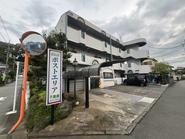 八王子市一棟マンションの駐車場