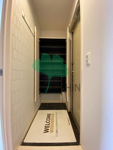 D-room博多駅南2番館(ディールーム博多駅南2番館)の玄関|下駄箱もしっかりついてます！
