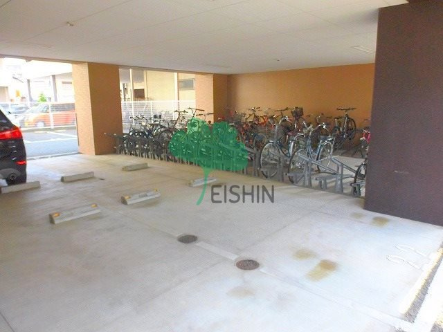 アイセレブ博多南の駐車場