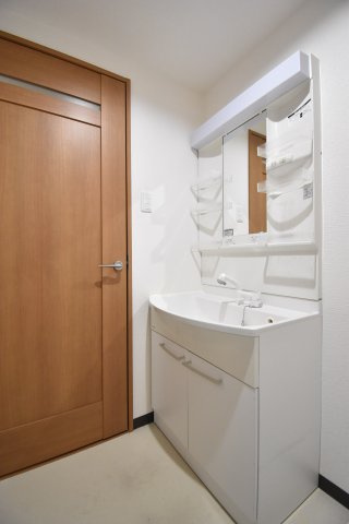 リバージュ住吉の洗面所