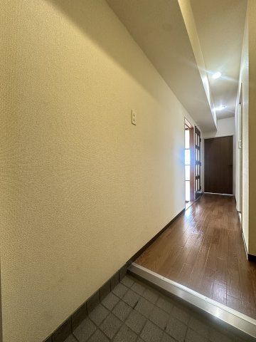 ラ・モードニシカワ1の玄関