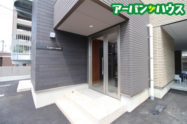 LAPIS LAZULIのエントランス