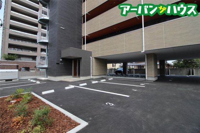 LAPIS LAZULIの駐車場