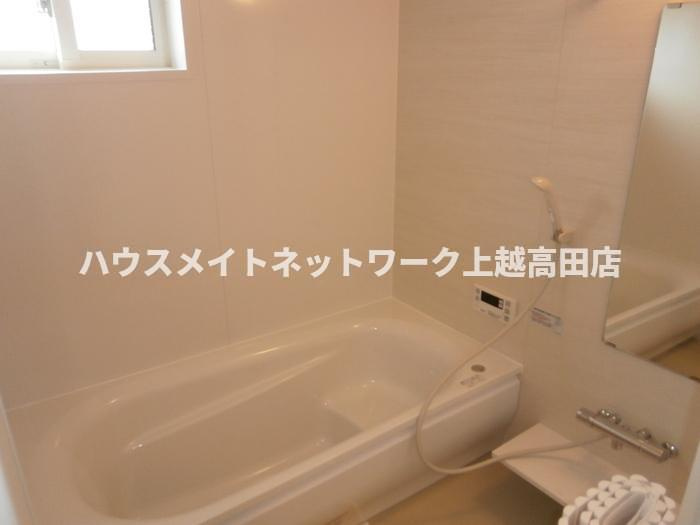 グランシャリオ Ｂ棟の浴室|浴室１坪（追焚機能付）