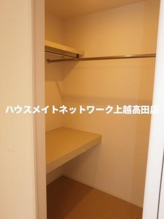 グランシャリオ Ｂ棟の収納|ウォークインクローゼット