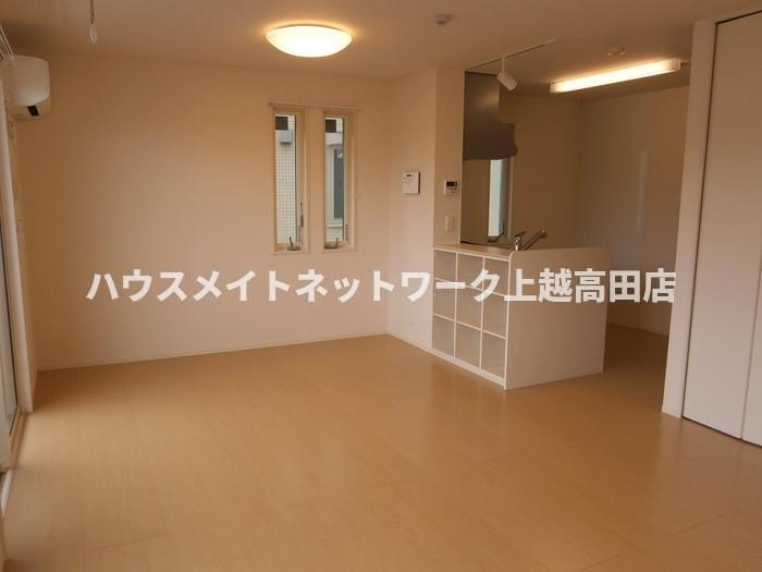 グランシャリオ Ｂ棟の居間・リビング|ＬＤＫ15.5帖