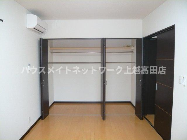 新町タウンハウスの収納|ウォークインクローゼット