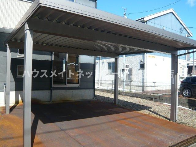 新町タウンハウスの駐車場|カーポート消雪付