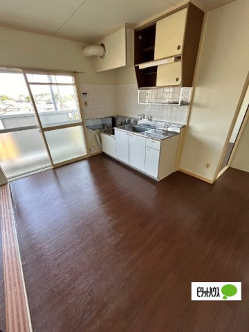 ヴィラナリー新山1号棟のキッチン