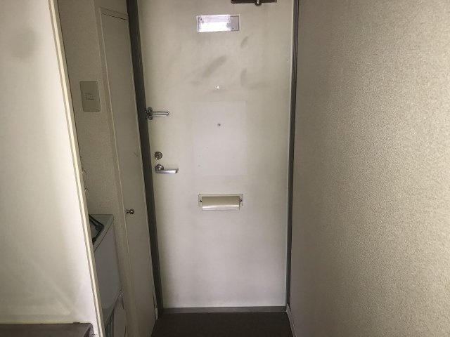 レオパレスフローラの玄関