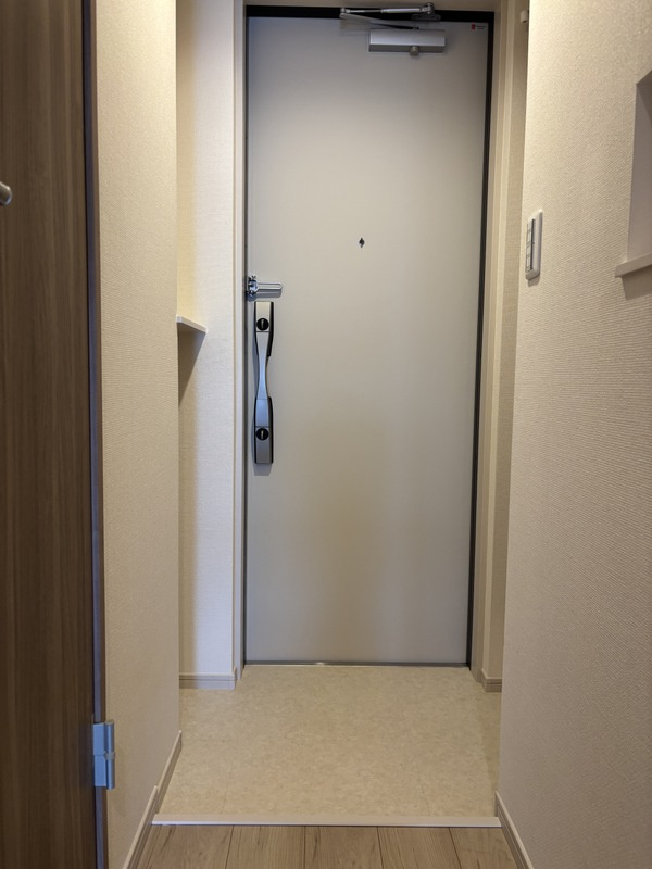 リブリ・Alleyの玄関