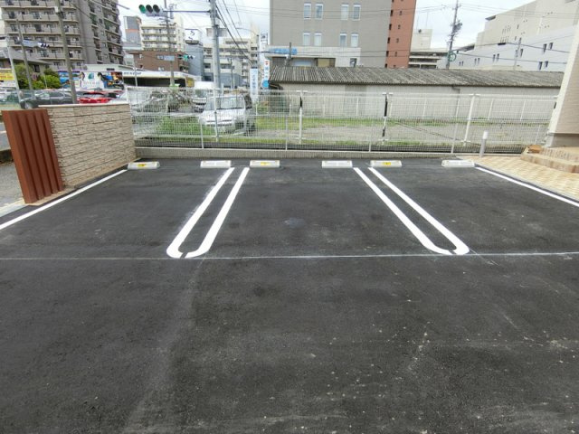 リブリ・プルミエール豊田の駐車場