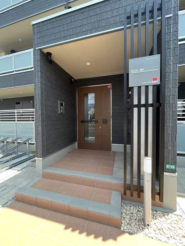 FELICE　榎町のエントランス