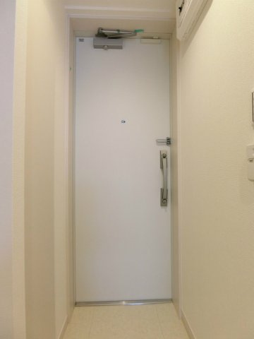 リブリ・国立北の玄関