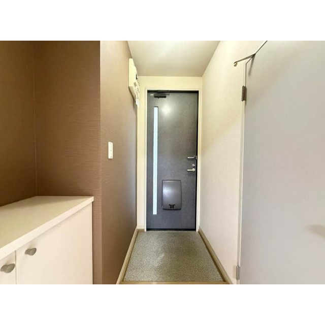 岐阜市高田４丁目のアパートの玄関
