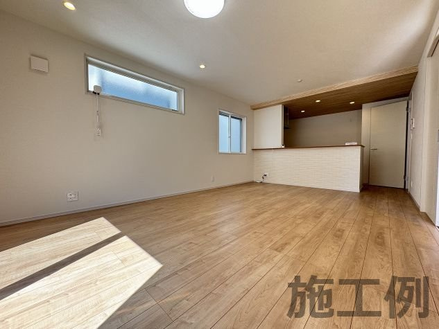 厚木市林4丁目新築戸建て　2期2号棟の居間・リビング|ゆったり過ごせる居間です