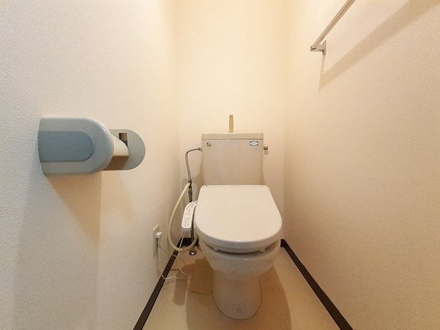 メゾン・アンソレイエⅠＡのトイレ|コンパクトで使いやすいトイレです