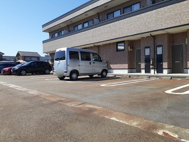グラン・カメリアの駐車場|カースペースがあります
