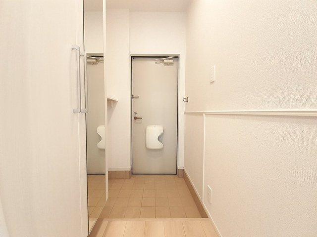 ミュルサンヌの玄関|収納もある玄関です