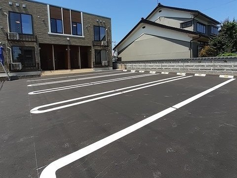 ミュルサンヌの駐車場|駐車場があるので、車を買う予定の方も安心です
