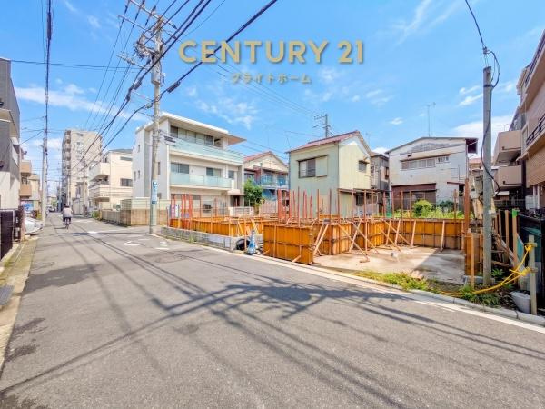 横浜市鶴見区本町通３丁目の新築一戸建の外観|周辺は落ち着いた街並み。
是非一度、現地へお越しください。
ご自宅まで送迎も可能です