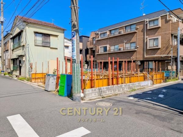 横浜市鶴見区本町通３丁目の新築一戸建の前面道路含む現地写真|周辺は生活利便施設が点在しています。
是非一度、現地へお越しください！