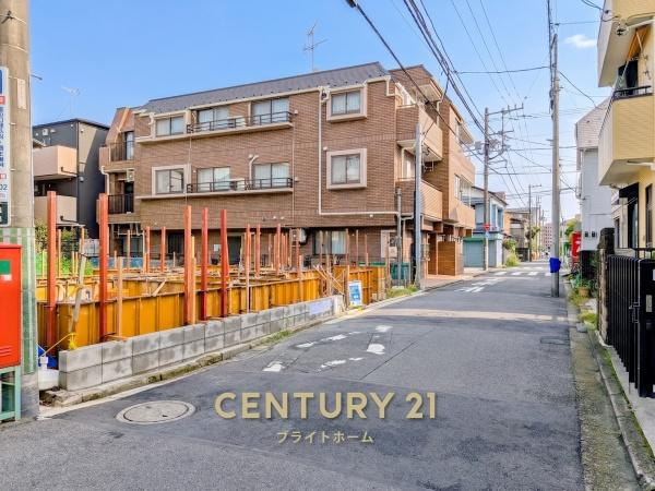 横浜市鶴見区本町通３丁目の新築一戸建の前面道路含む現地写真|現在建築中の為、同仕様物件のご案内をさせて頂きます。
お車でご自宅まで送迎承ります。