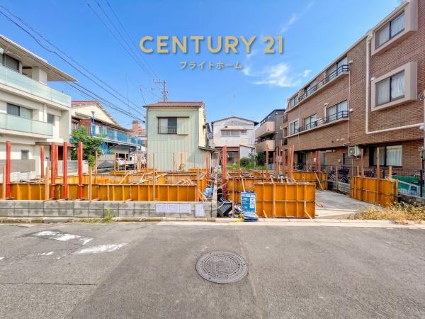 横浜市鶴見区本町通３丁目の新築一戸建の前面道路含む現地写真|陽当りの良さが伝わります。
是非一度、現地へ起こしください。

