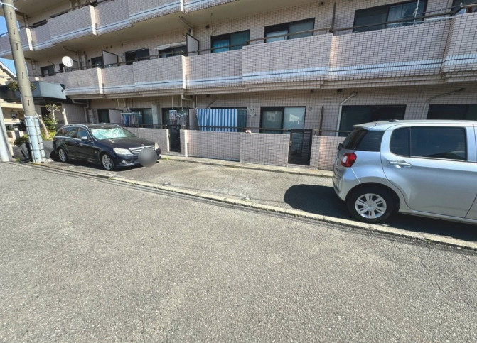 ケントコート藤沢妙善寺の駐車場