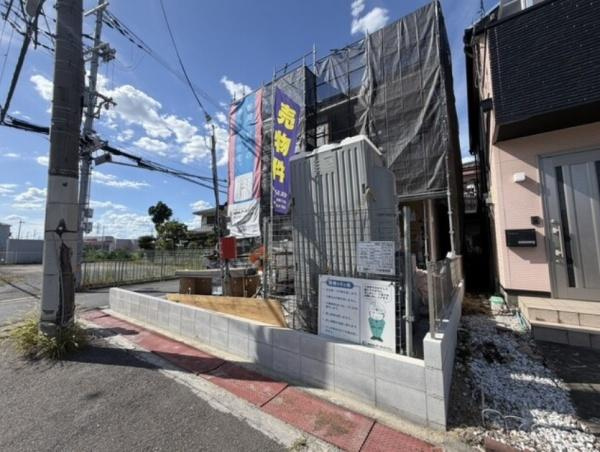 枚方市 野村北町　第３　１号棟　新築 一戸建ての前面道路含む現地写真