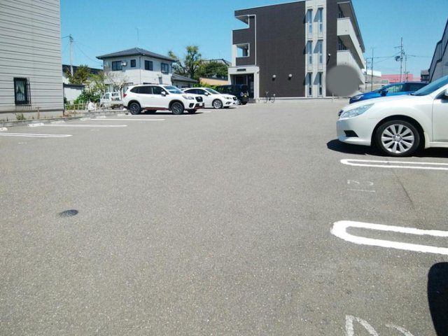 イースト アヴェニューの駐車場