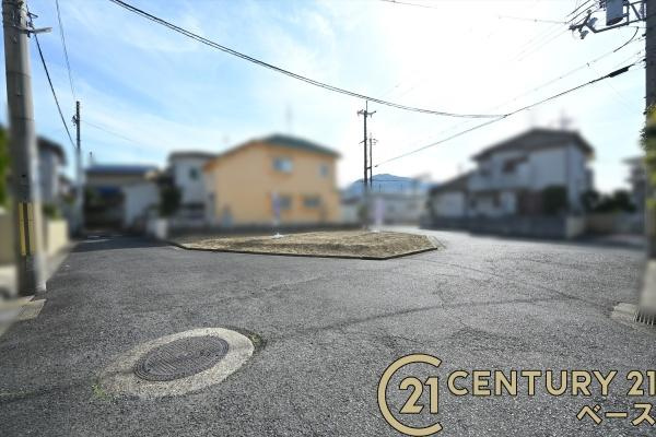 香芝市藤山２丁目　建築条件なし土地の前面道路含む現地写真|■現地撮影写真■前面道路約６ｍ以上と広々開放的です！