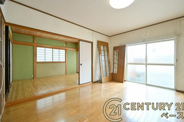 北葛城郡広陵町大字平尾の中古一戸建の居間・リビング|■現地撮影写真■ リビング南側には他の建物がなく、日当たり良好です。